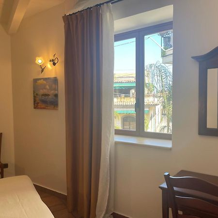 Hotel Capomulini 3 Stelle أتشيريالي المظهر الخارجي الصورة