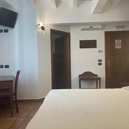 Hotel Capomulini 3 Stelle أتشيريالي المظهر الخارجي الصورة