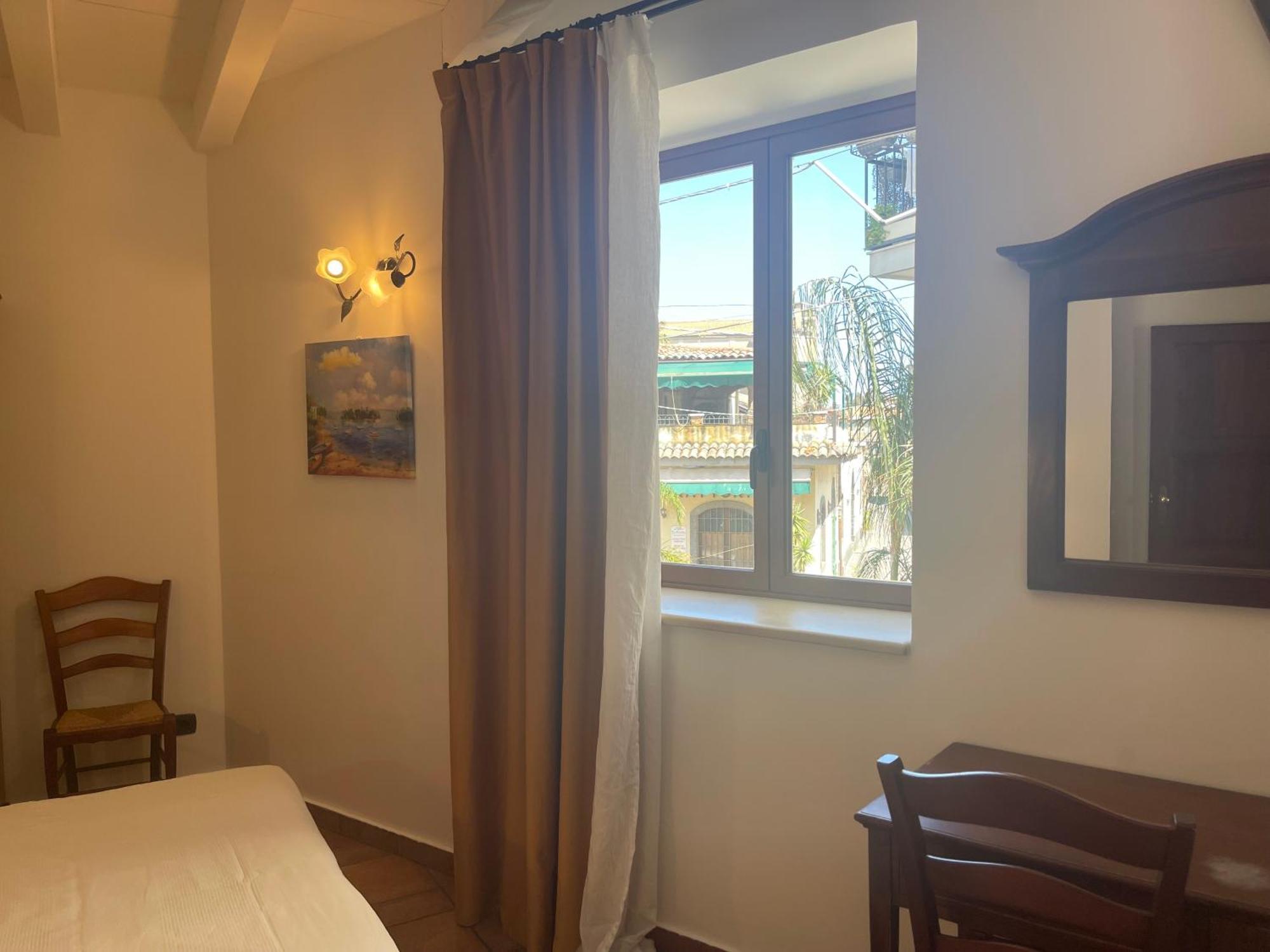 Hotel Capomulini 3 Stelle أتشيريالي المظهر الخارجي الصورة