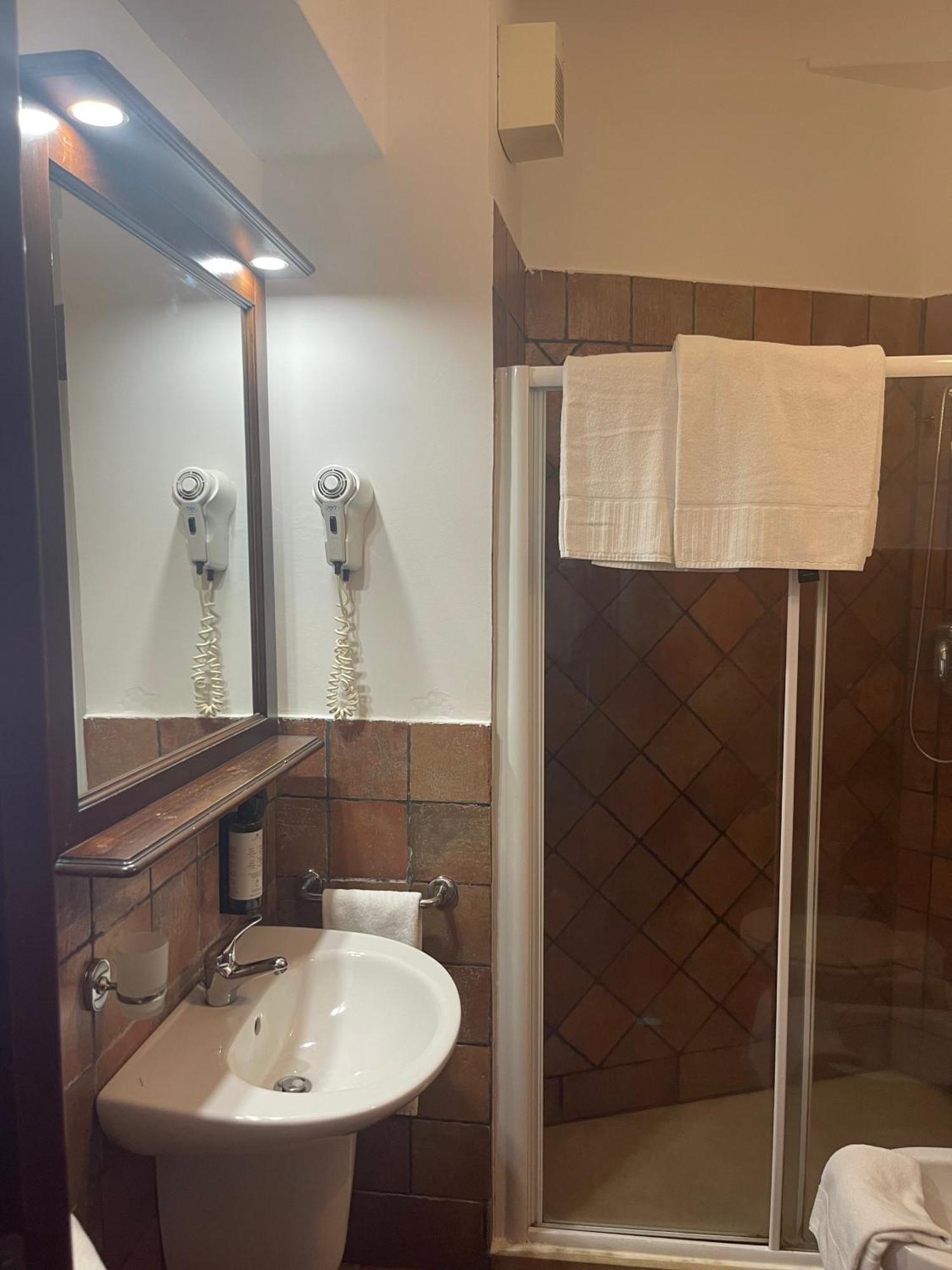 Hotel Capomulini 3 Stelle أتشيريالي المظهر الخارجي الصورة