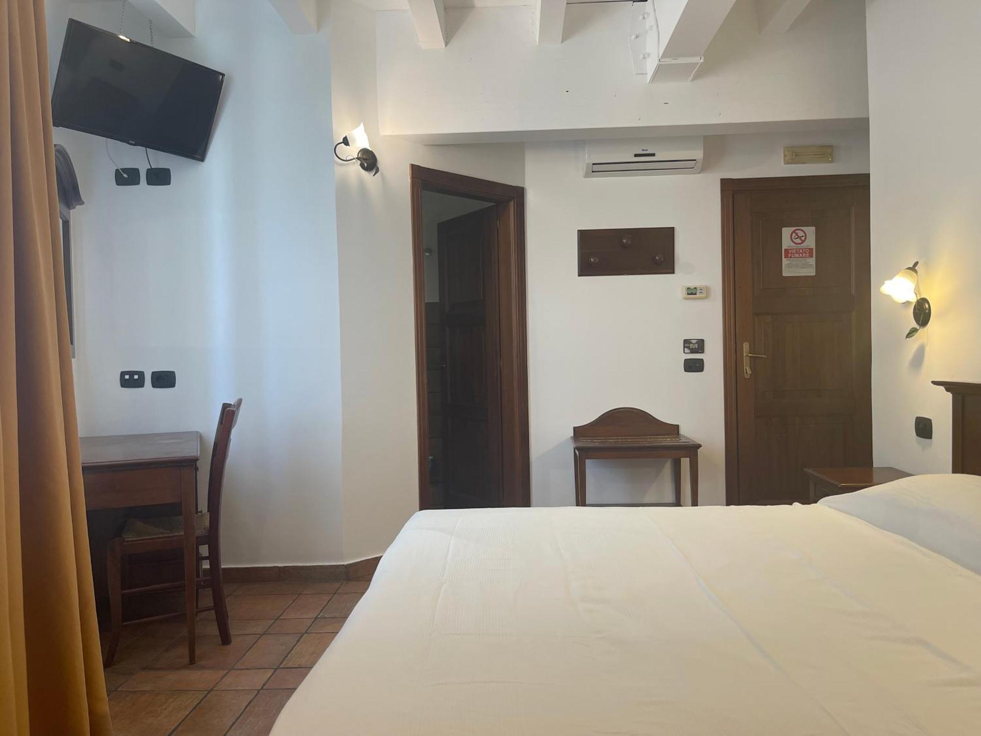 Hotel Capomulini 3 Stelle أتشيريالي المظهر الخارجي الصورة
