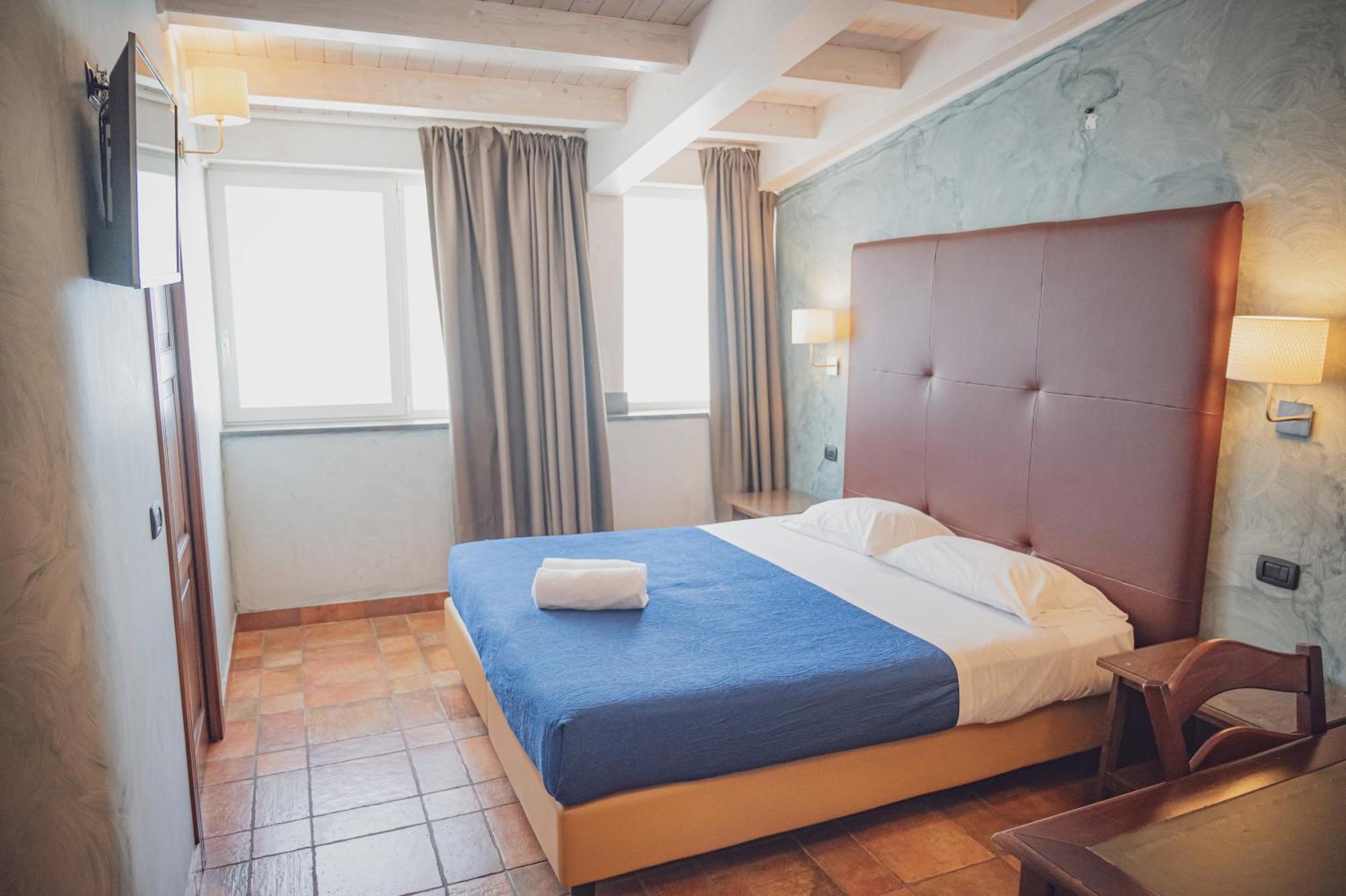 Hotel Capomulini 3 Stelle أتشيريالي المظهر الخارجي الصورة